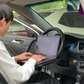 Bandeja para el volante y relleno para el hueco del asiento, 2 en 1