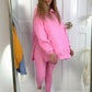 Conjunto elegante de sudadera y pantalón para muje
