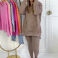 Conjunto elegante de sudadera y pantalón para muje